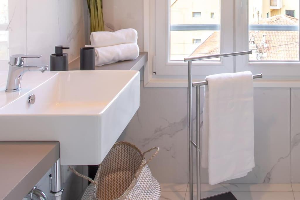 #24 Marie-Claire Suite Sea View/Balcony/Ac/5Min Port Villefranche-sur-Mer Extérieur photo
